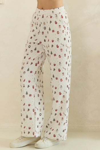 Veveret Cozy Holiday Print Lounge Pants in White Combo