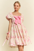 Load image into Gallery viewer, Davi &amp; Dani Bow Print Tiered Mini Dress in Pink
