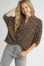 Load image into Gallery viewer, Umgee Leopard Jacquard Top in Latte
