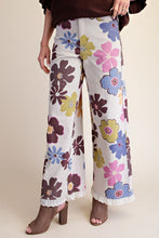 Load image into Gallery viewer, Easel Floral Print Enzyme Washed Stretch Twill Pants in Stone
