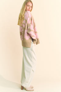 Davi & Dani OVERSIZED Knit Sweater with Floral Print in Beige/Pink