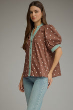 Load image into Gallery viewer, Entro Polka Dot Print Puff Sleeve Top in Brown
