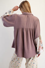 Load image into Gallery viewer, Easel Patched Detail Cotton Gauze Top in Mocha
