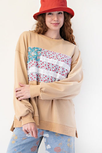 Easel Mineral Washed American Flag Patched Top in Latte