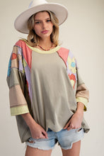 Load image into Gallery viewer, Easel Flower Patch Detailed Top in Olive
