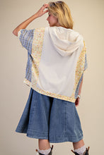 Load image into Gallery viewer, Easel Flower and Plaid Print Hooded Top in Grey
