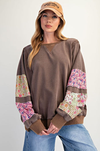 Easel Mineral Washed Terry Knit Top with Contrasting Floral Print Sleeve Patches in Mocha