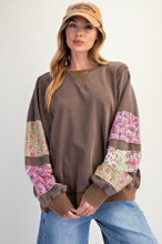 Load image into Gallery viewer, Easel Mineral Washed Terry Knit Top with Contrasting Floral Print Sleeve Patches in Mocha
