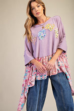 Load image into Gallery viewer, Easel OVERSIZED Solid and Mixed Print LOVE Patched Top in Dusty Lilac
