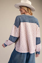 Load image into Gallery viewer, Easel Floral Thermal Henley Top with Denim Contrast in Blush
