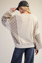 Load image into Gallery viewer, Easel Mix Fabric Pullover Top in Khaki
