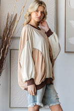 Load image into Gallery viewer, Oli &amp; Hali Color Block Cinched Detailed Top in Cream
