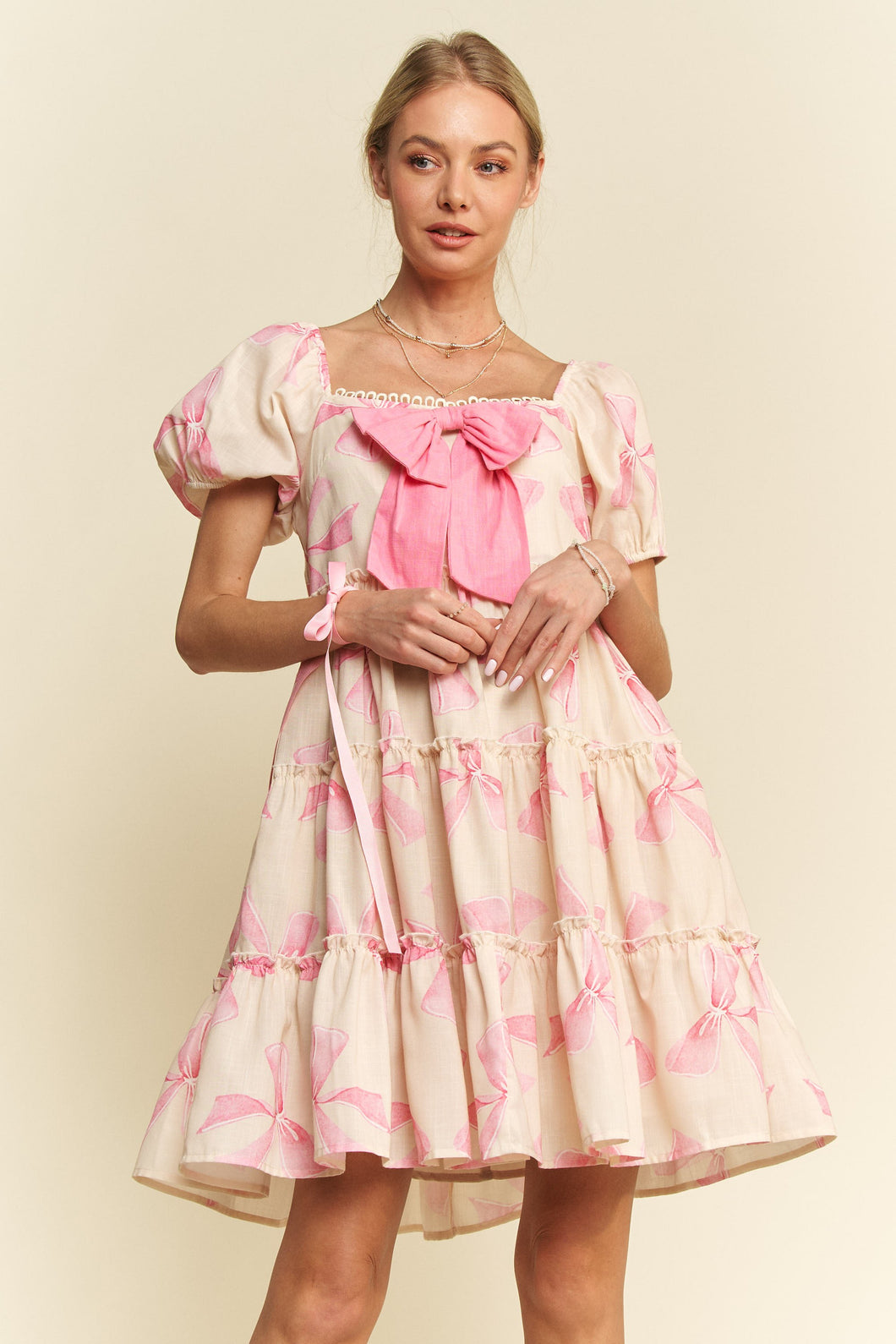 Davi & Dani Bow Print Tiered Mini Dress in Pink