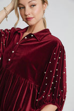 Load image into Gallery viewer, Umgee Velvet Tunic Top with Pearls in Wine
