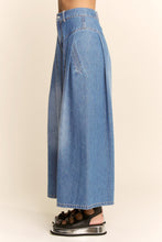 Load image into Gallery viewer, Davi &amp; Dani High Waisted Denim Pants in Light Denim
