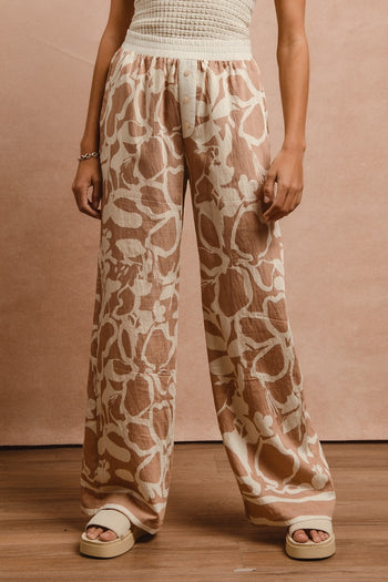 BiBi Floral Print Woven Pants in Toast