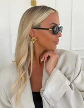 Load image into Gallery viewer, CHANSUTTPEARLS Pearl Coin Earrings
