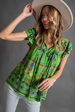 Load image into Gallery viewer, Easel Floral Printed Gauze Top in Pear Green Top Easel   
