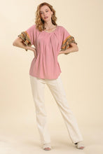 Load image into Gallery viewer, Umgee Linen Blend Pleated Top with Ruffle Animal Print Sleeves in Light Mauve Top Umgee   
