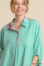 Load image into Gallery viewer, Umgee Linen Blend Tunic with Floral Print Back in Emerald Green  Umgee   
