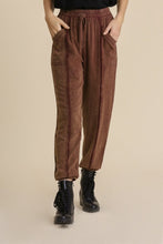 Load image into Gallery viewer, Umgee Linen Blend Mineral Wash Jogger Pants in Plum Pants Umgee   
