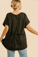 Load image into Gallery viewer, Umgee Linen Blend Pocket Top in Black Top Umgee   

